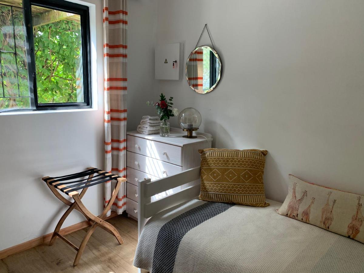Garden Cottage In Ambiente Guest House クニスナ エクステリア 写真