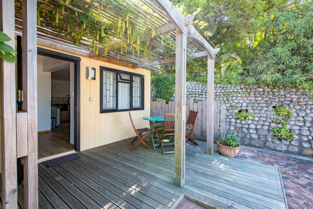 Garden Cottage In Ambiente Guest House クニスナ エクステリア 写真