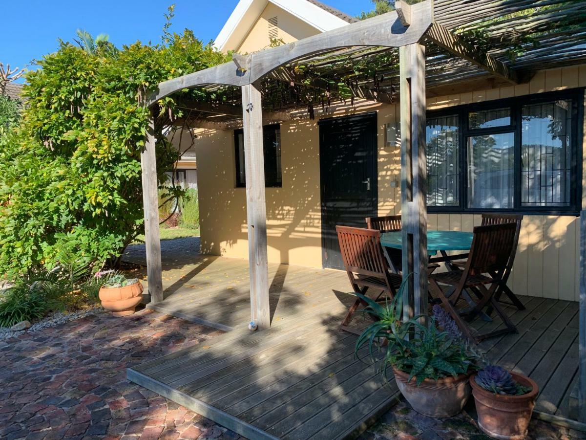 Garden Cottage In Ambiente Guest House クニスナ エクステリア 写真